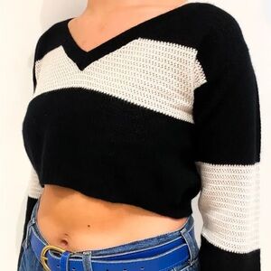 Free People Cashmere crop Stylish Black and White V-Neck Sweater